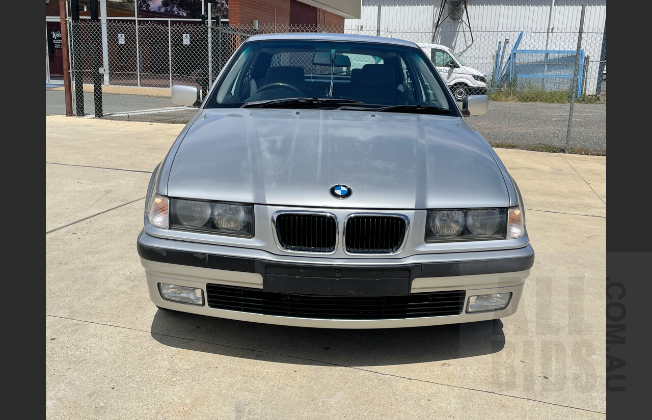 2/2000 BMW 318ti E36 3d Hatchback Silver 1.9L