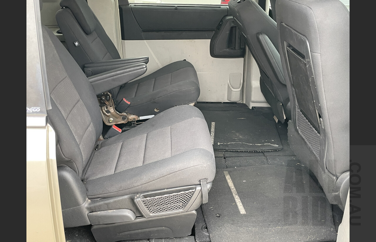 3/2008 Chrysler Grand Voyager Touring RT 4d Wagon Gold 2.8L