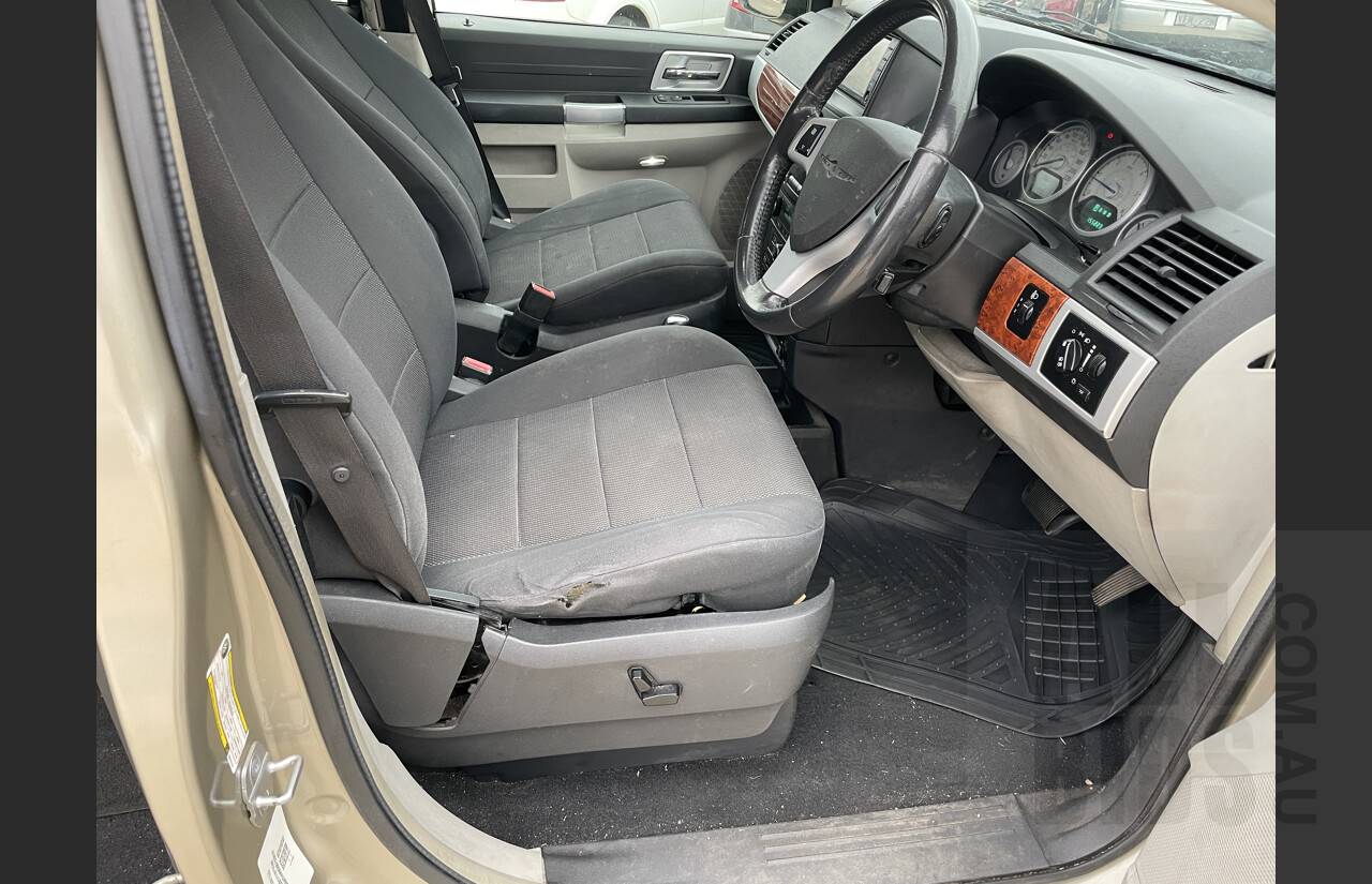 3/2008 Chrysler Grand Voyager Touring RT 4d Wagon Gold 2.8L