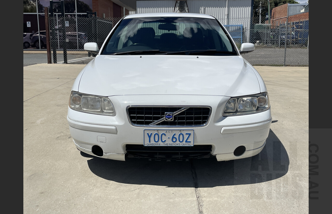 4/2005 Volvo S60 AWD 05 UPGRADE 4d Sedan White 2.5L