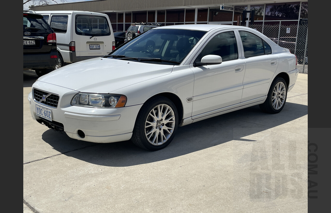 4/2005 Volvo S60 AWD 05 UPGRADE 4d Sedan White 2.5L