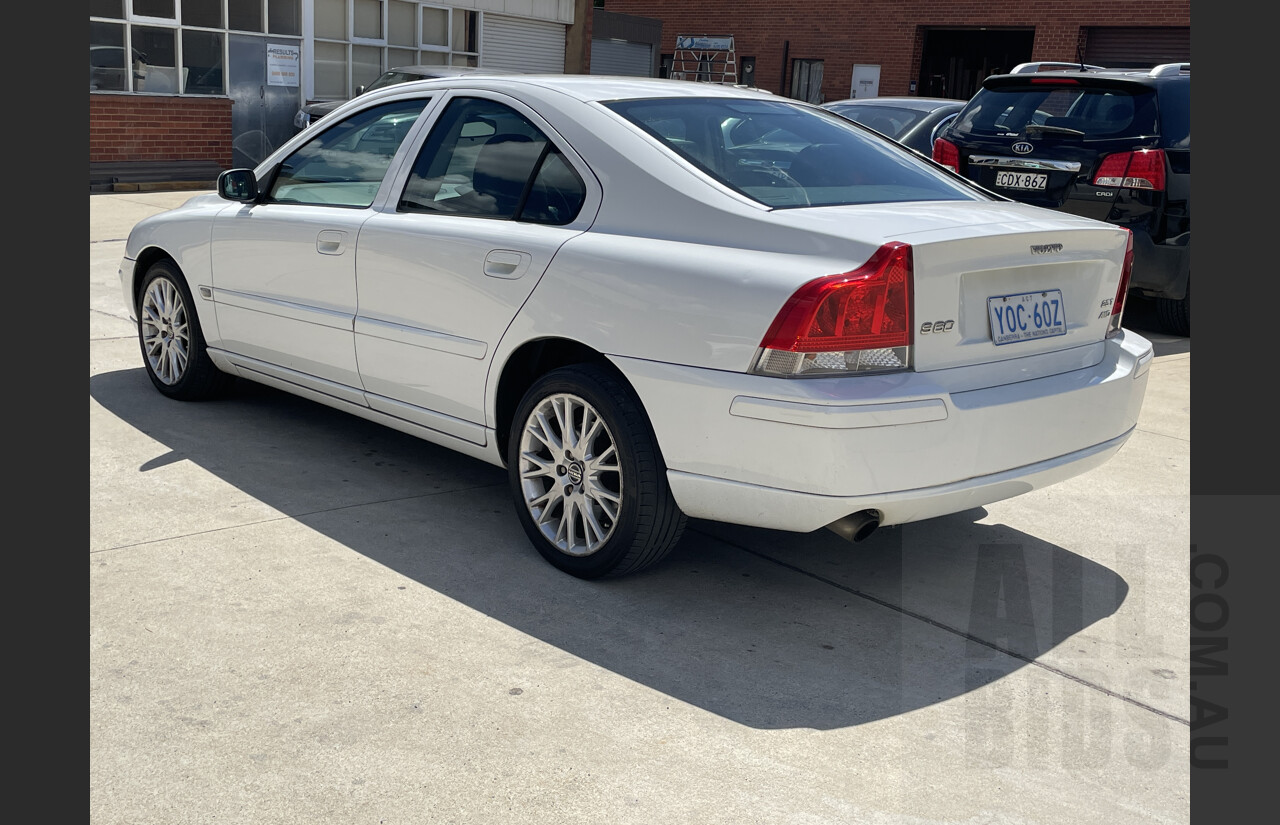 4/2005 Volvo S60 AWD 05 UPGRADE 4d Sedan White 2.5L