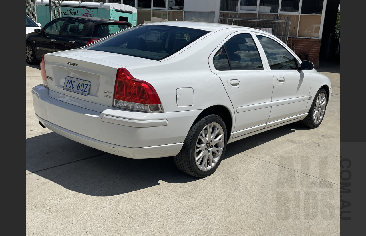 4/2005 Volvo S60 AWD 05 UPGRADE 4d Sedan White 2.5L
