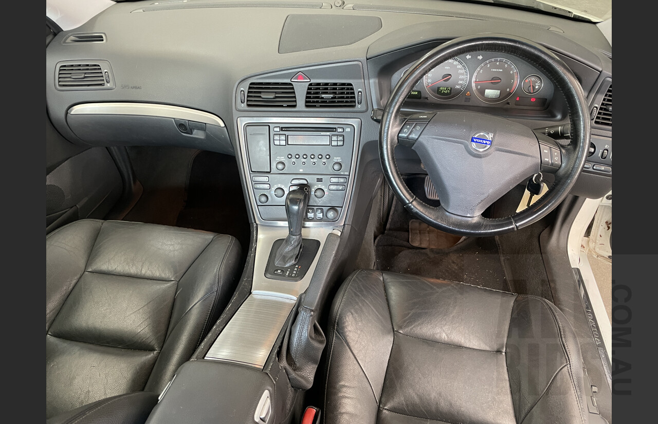 4/2005 Volvo S60 AWD 05 UPGRADE 4d Sedan White 2.5L