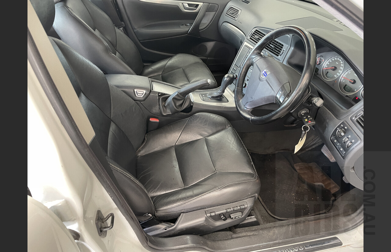 4/2005 Volvo S60 AWD 05 UPGRADE 4d Sedan White 2.5L