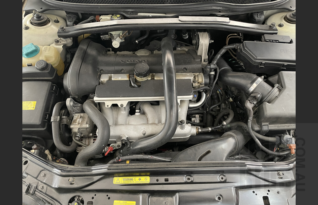 4/2005 Volvo S60 AWD 05 UPGRADE 4d Sedan White 2.5L