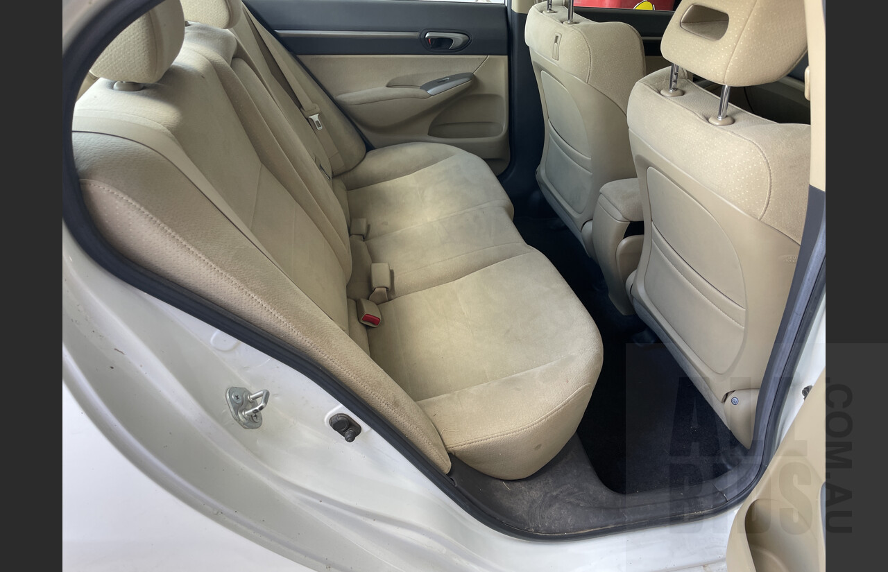 10/2007 Honda Civic Hybrid 40 4d Sedan White 1.3L