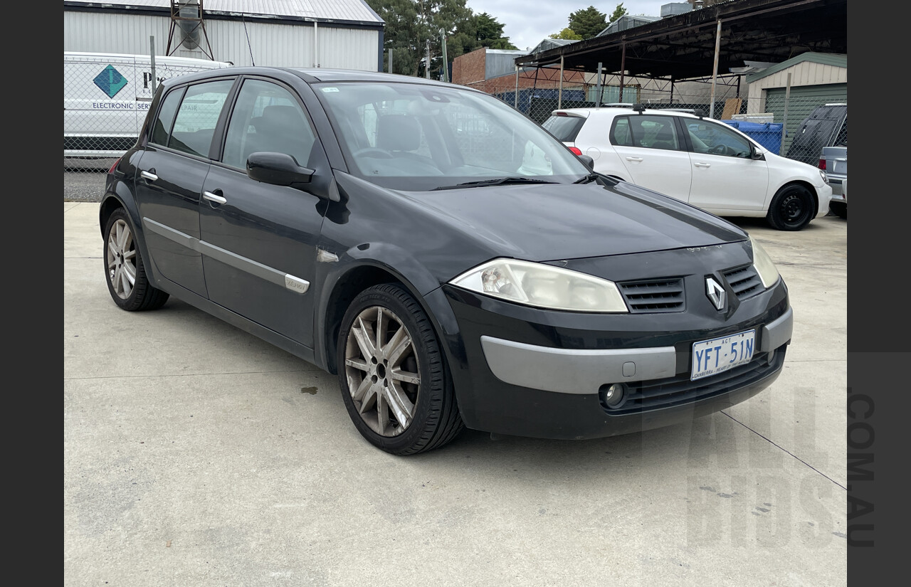 1/2004 Renault Megane Dynamique LX X84 5d Hatchback Black 2.0L