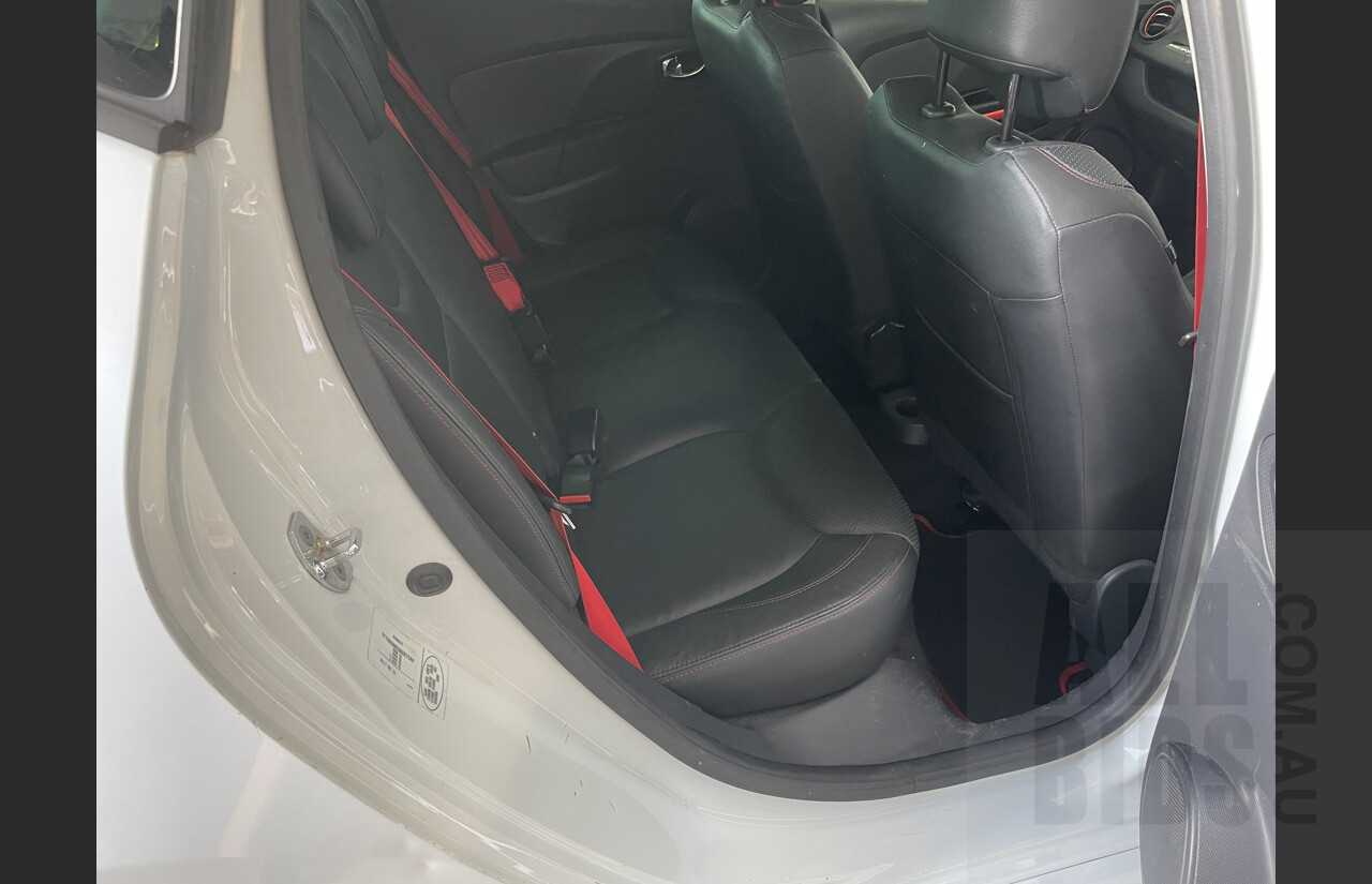 11/2013 Renault Clio RS 200 X98 5d Hatchback White 1.6L