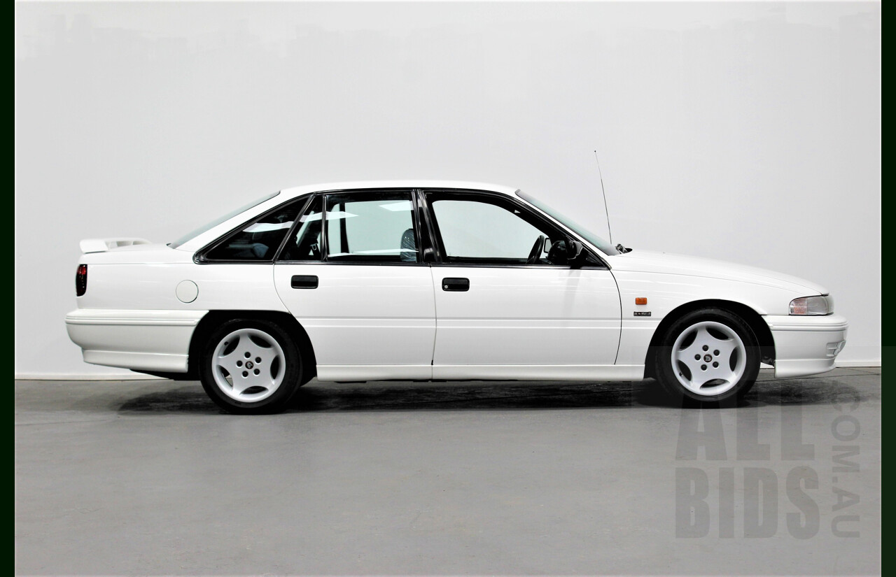 Holden HSV Clubsport VP 4d Sedan White 5.0L V8 Manual