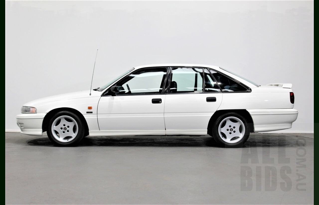 Holden HSV Clubsport VP 4d Sedan White 5.0L V8 Manual