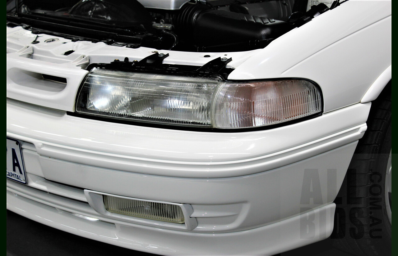 Holden HSV Clubsport VP 4d Sedan White 5.0L V8 Manual