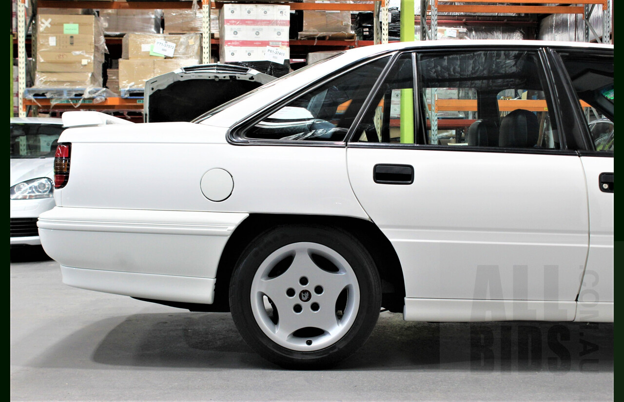 Holden HSV Clubsport VP 4d Sedan White 5.0L V8 Manual