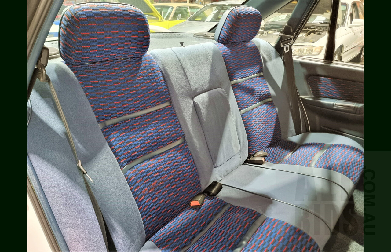 Holden HSV Clubsport VP 4d Sedan White 5.0L V8 Manual