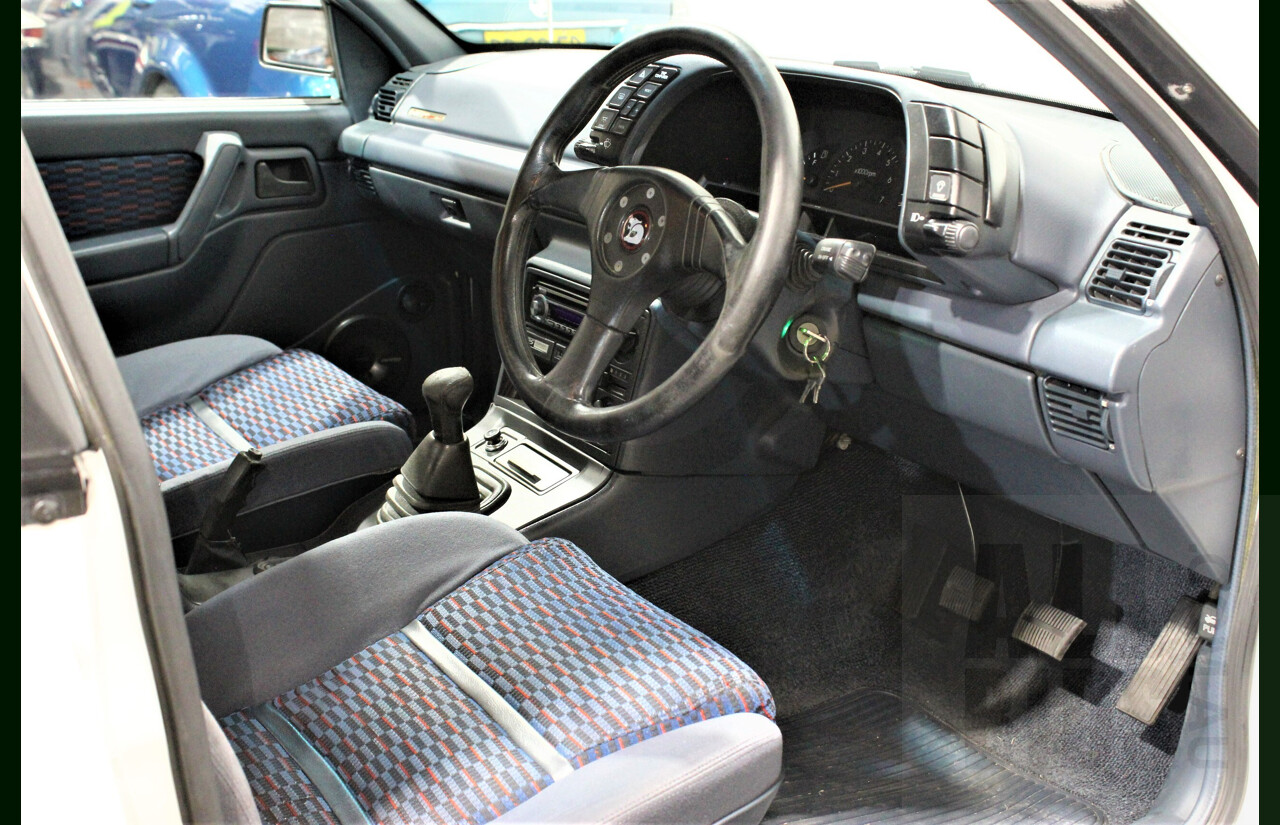 Holden HSV Clubsport VP 4d Sedan White 5.0L V8 Manual