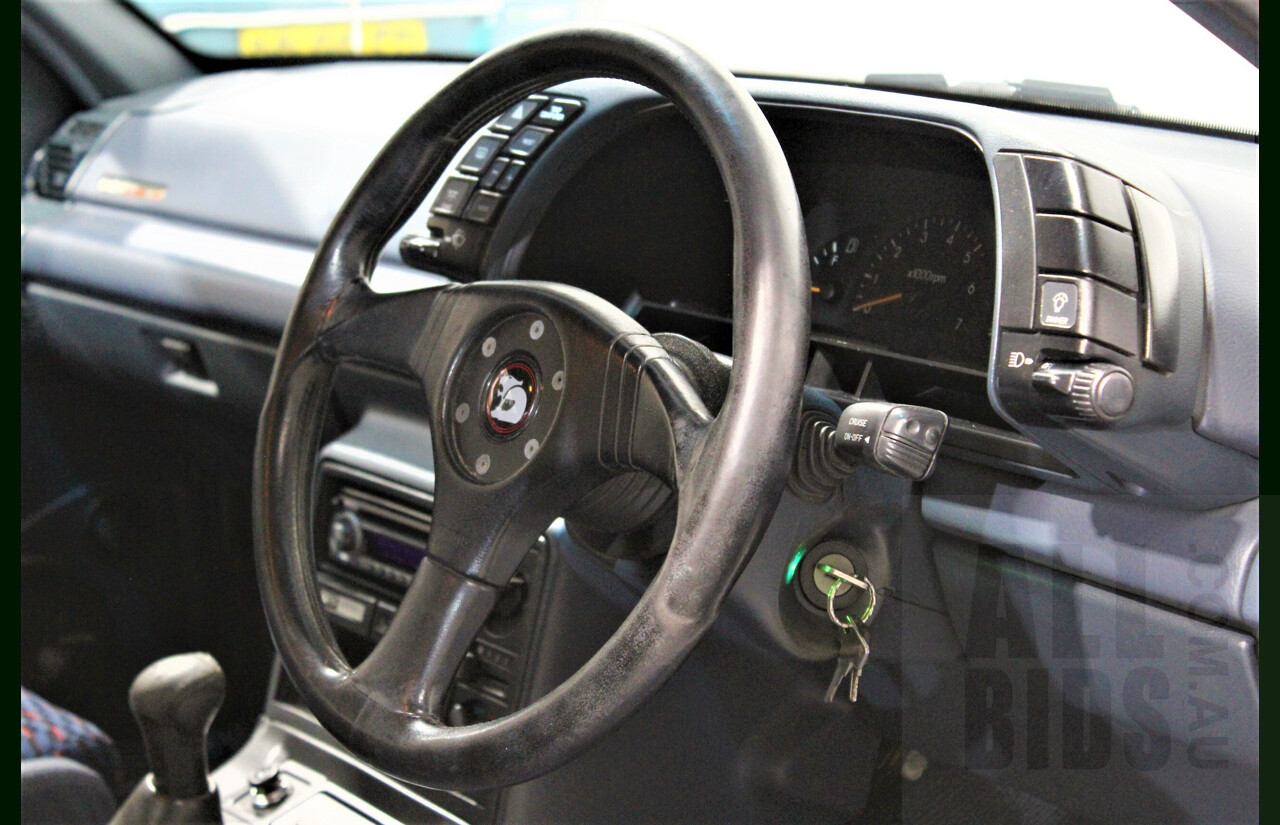 Holden HSV Clubsport VP 4d Sedan White 5.0L V8 Manual