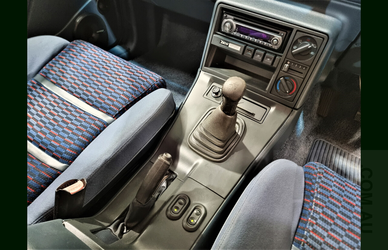 Holden HSV Clubsport VP 4d Sedan White 5.0L V8 Manual