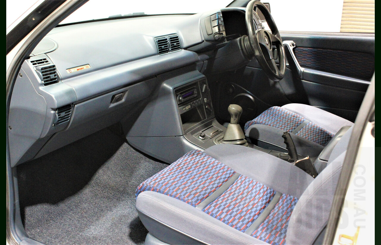 Holden HSV Clubsport VP 4d Sedan White 5.0L V8 Manual