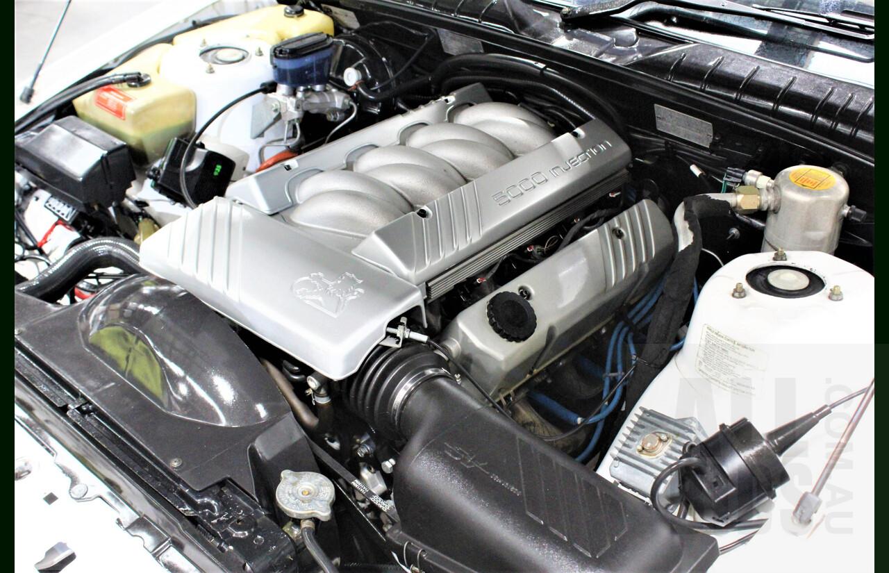 Holden HSV Clubsport VP 4d Sedan White 5.0L V8 Manual