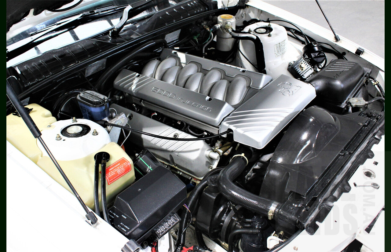 Holden HSV Clubsport VP 4d Sedan White 5.0L V8 Manual