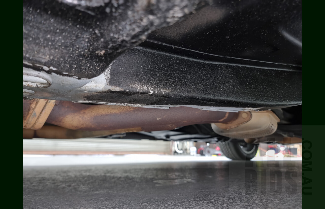 Holden HSV Clubsport VP 4d Sedan White 5.0L V8 Manual