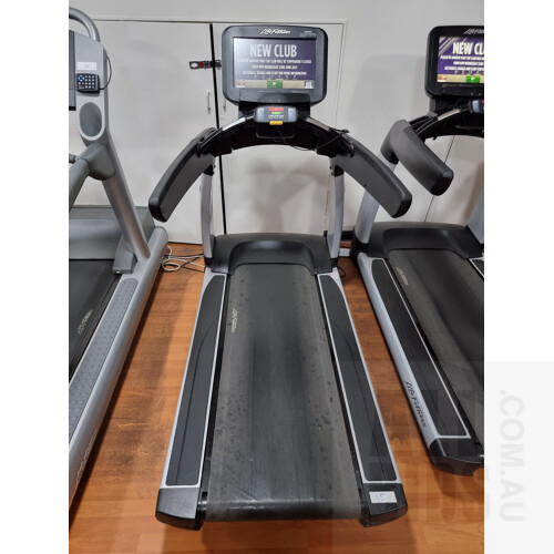 Life Fitness 95T Commercial Treadmill