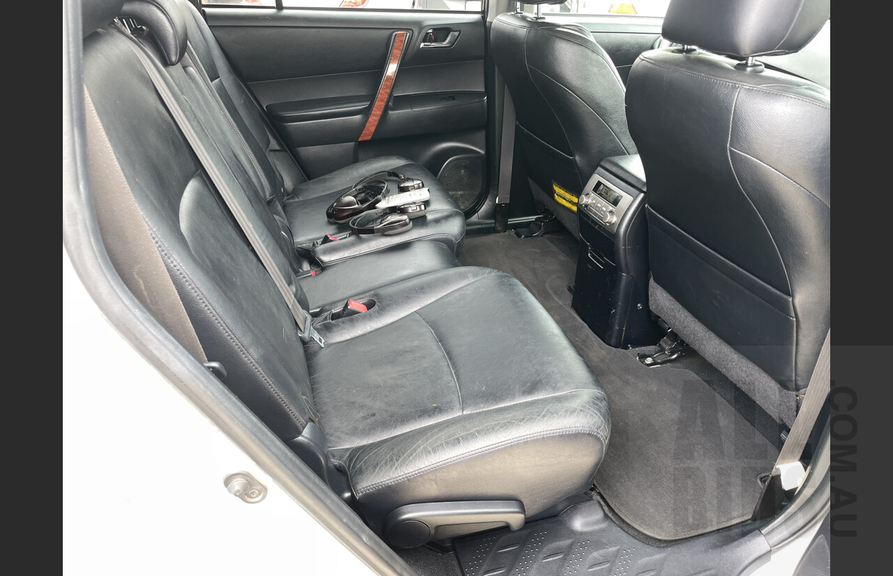 10/2009 Toyota Kluger Grande (4x4) GSU45R 4d Wagon Silver 3.5L