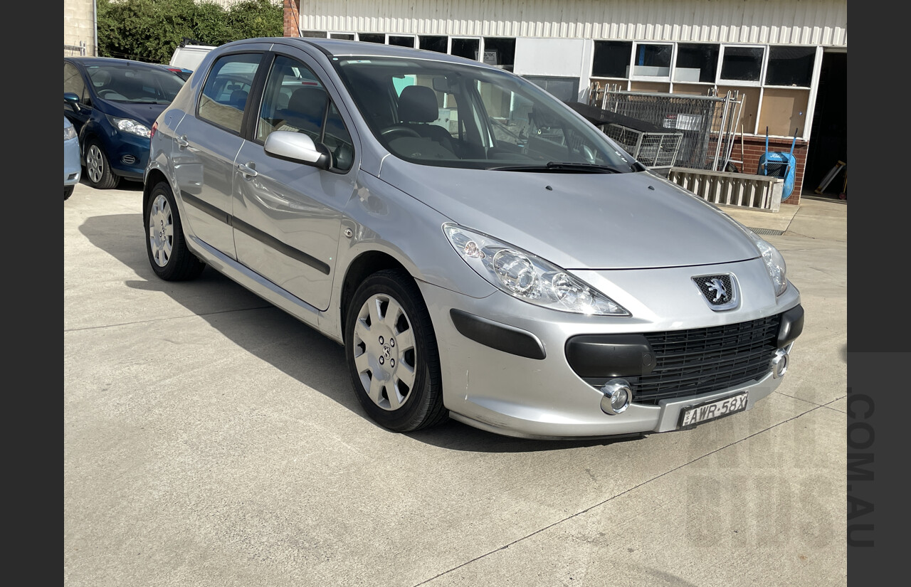 11/2005 Peugeot 307 XS HDi 1.6 MY06 UPGRADE 5d Hatchback Silver  1.6L