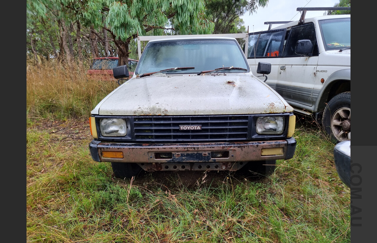 7/1986 Toyota Hilux YN57 2d P/up White 2.0L