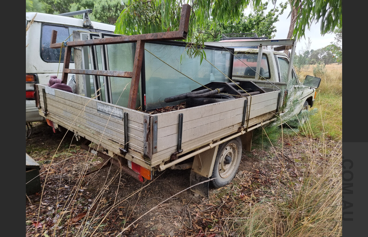7/1986 Toyota Hilux YN57 2d P/up White 2.0L
