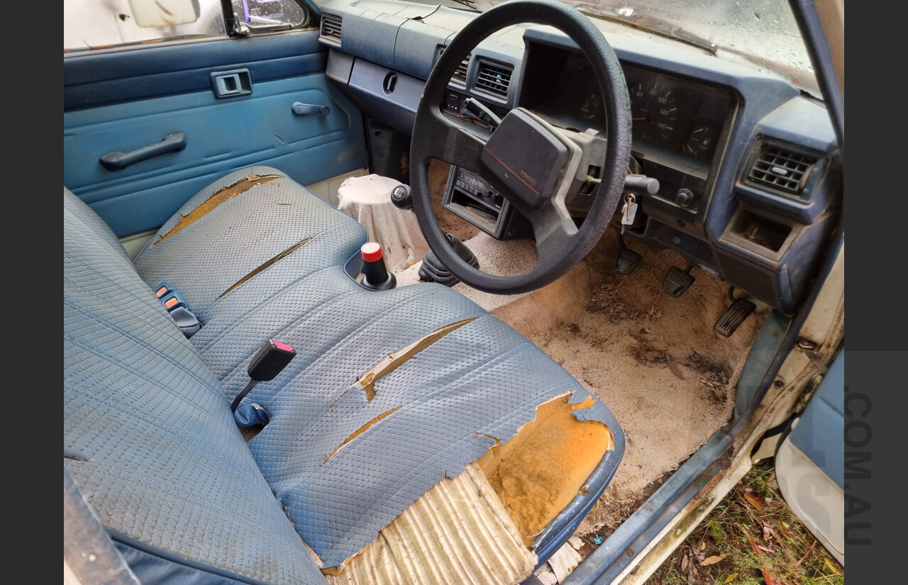 7/1986 Toyota Hilux YN57 2d P/up White 2.0L