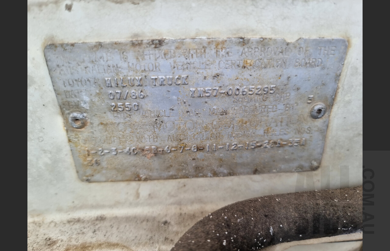 7/1986 Toyota Hilux YN57 2d P/up White 2.0L