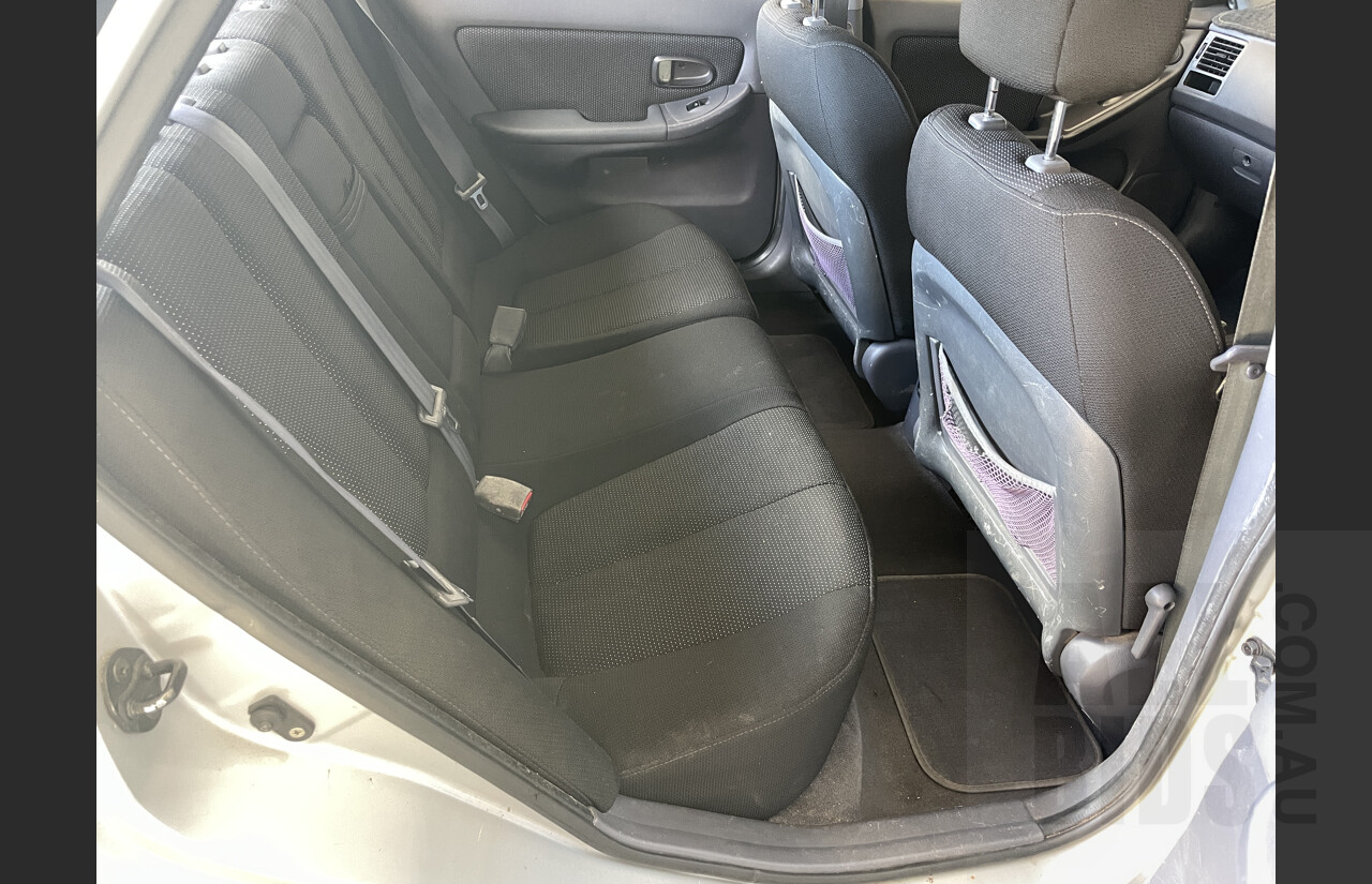 8/2003 Hyundai Elantra GLS XD 4d Sedan Silver 2.0L