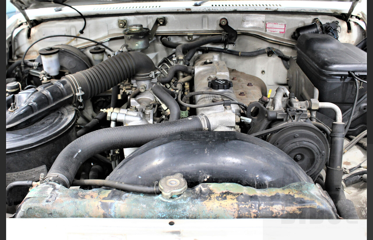 12/1989 Toyota Landcruiser (4x4) 11 Seater HJ75RV Troopcarrier White 4.0L Diesel