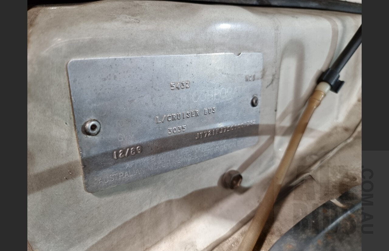 12/1989 Toyota Landcruiser (4x4) 11 Seater HJ75RV Troopcarrier White 4.0L Diesel