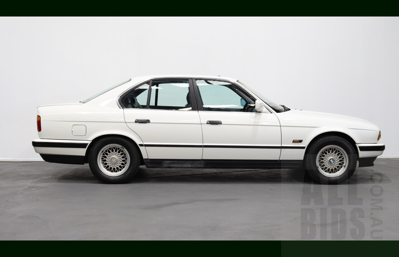 3/1990 BMW 525i  4d Sedan White 2.5L