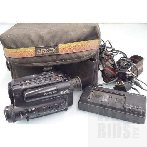 Sony CCD-TR55E Video 8 Handycam and Accessories