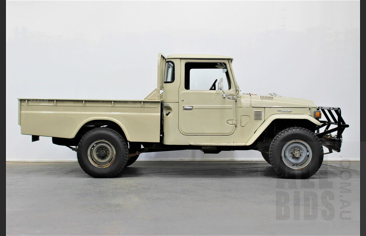 12/1978 Toyota Landcruiser (4x4) HJ45 Tub Back Beige 3.6L Diesel
