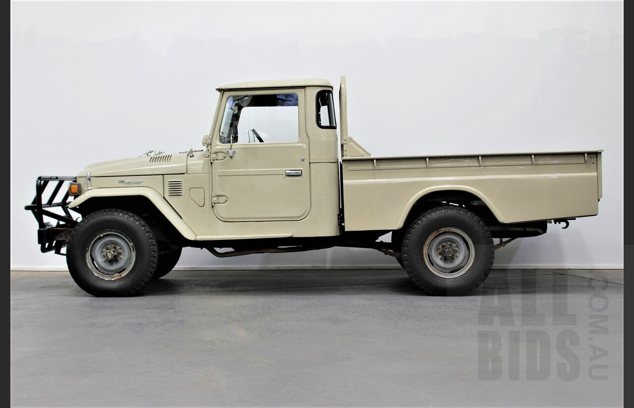12/1978 Toyota Landcruiser (4x4) HJ45 Tub Back Beige 3.6L Diesel