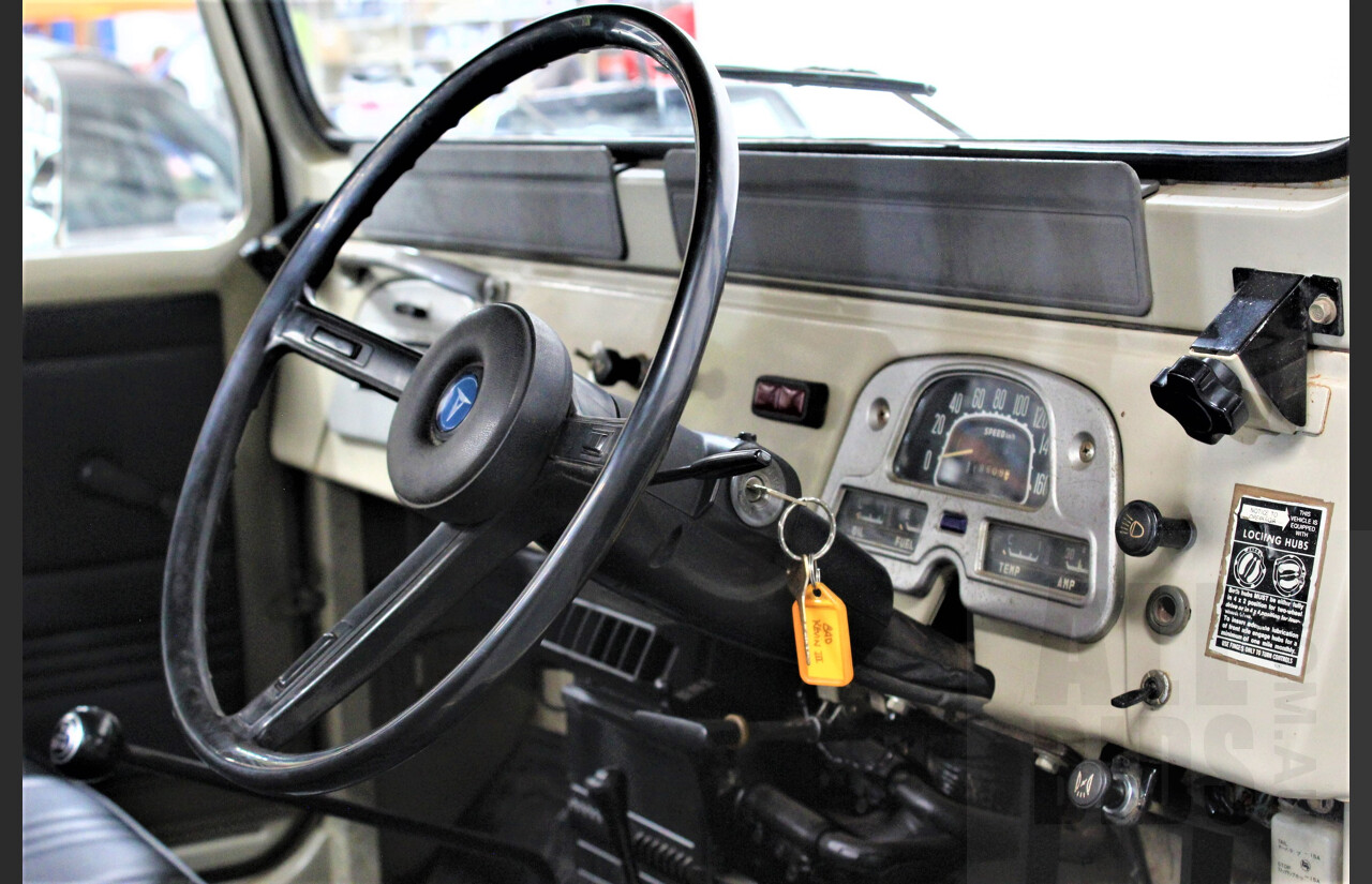 12/1978 Toyota Landcruiser (4x4) HJ45 Tub Back Beige 3.6L Diesel