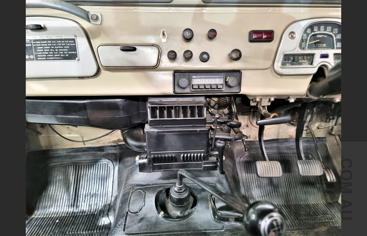 12/1978 Toyota Landcruiser (4x4) HJ45 Tub Back Beige 3.6L Diesel