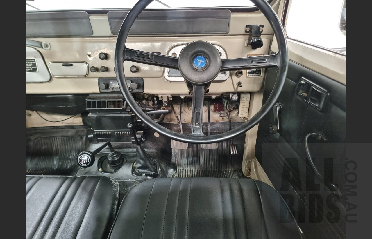 12/1978 Toyota Landcruiser (4x4) HJ45 Tub Back Beige 3.6L Diesel