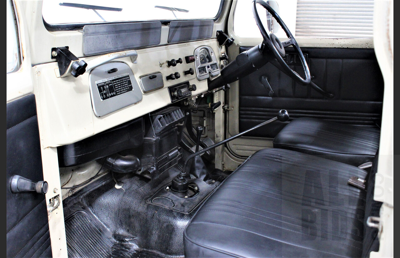 12/1978 Toyota Landcruiser (4x4) HJ45 Tub Back Beige 3.6L Diesel