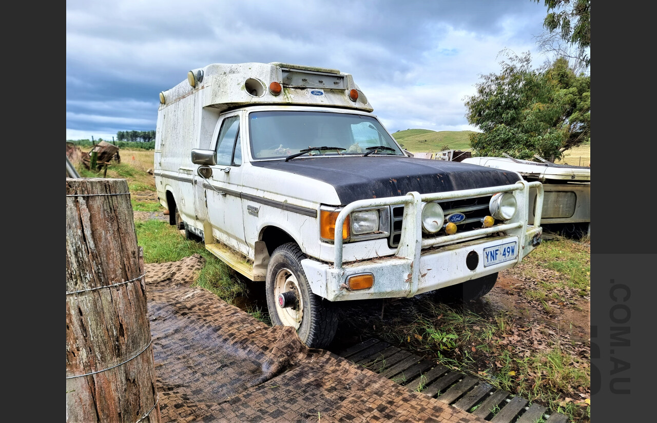 6/1991 Ford F350 Custom 4x4 Ex-Ambulance White 5.8L V8