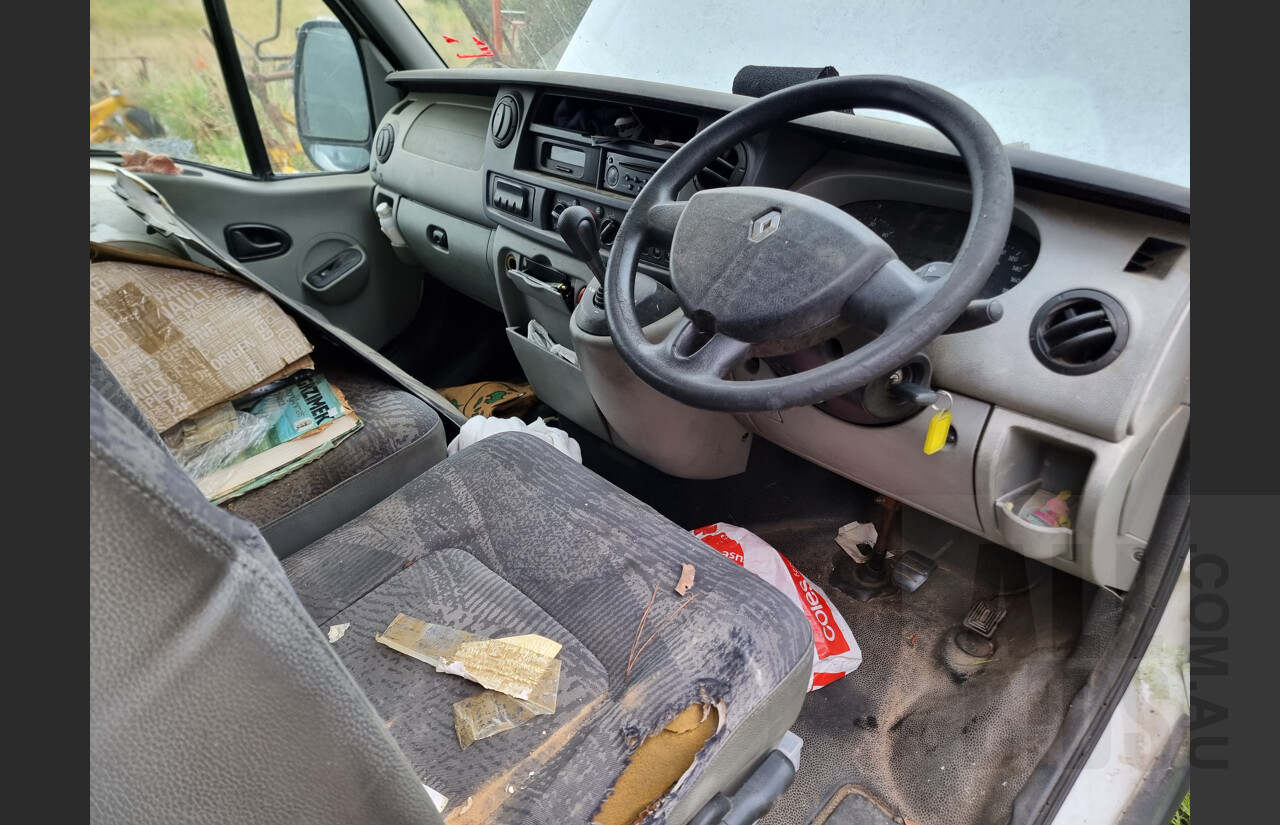 10/2006 Renault X70 Master LWB Hi-Roof 2d Van White 2.5L Turbo Diesel