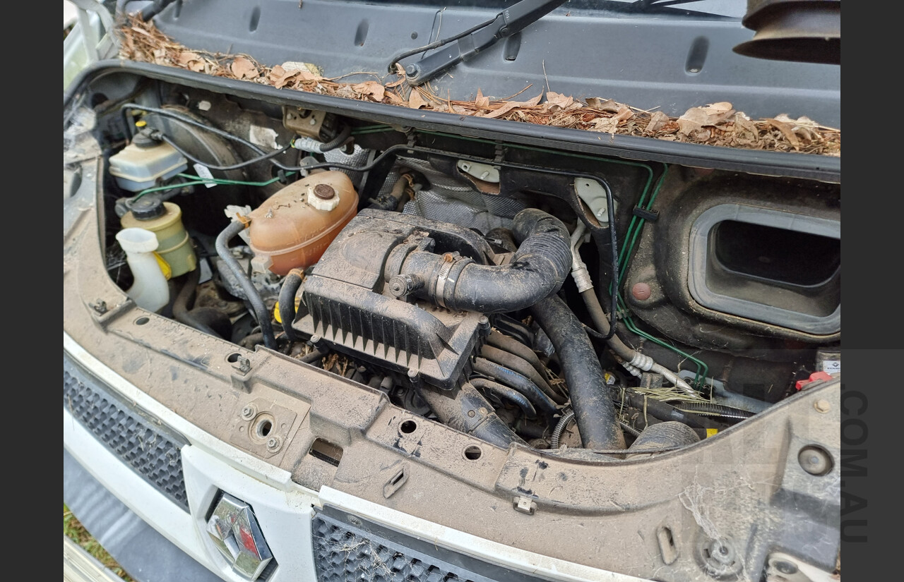 10/2006 Renault X70 Master LWB Hi-Roof 2d Van White 2.5L Turbo Diesel