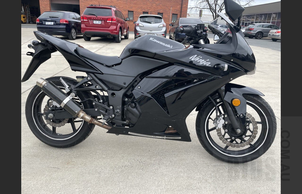 09/2010 Kawasaki Ninja EX250J 249cc Motor Cycle