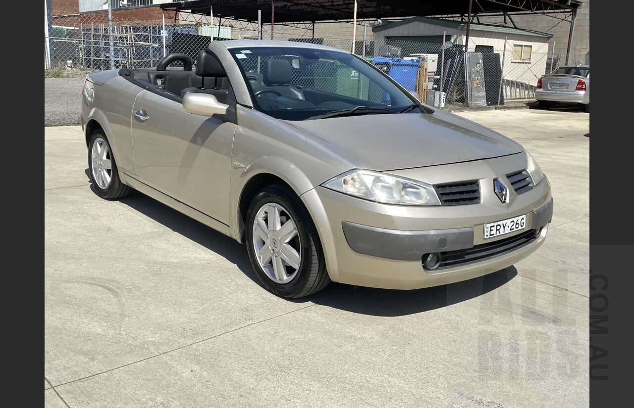 9/2004 Renault Megane Dynamique X84 2d Cabriolet Gold 2.0L