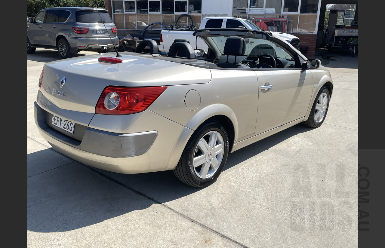 9/2004 Renault Megane Dynamique X84 2d Cabriolet Gold 2.0L