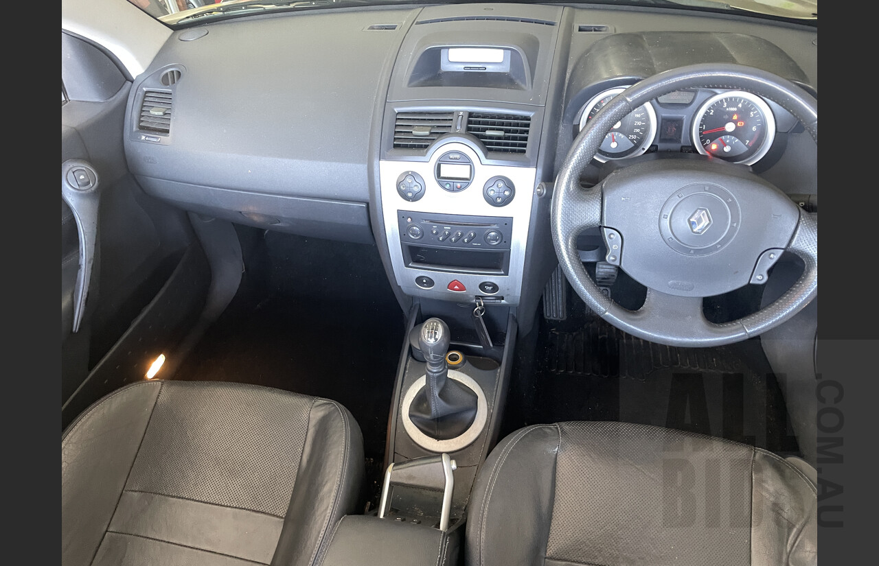 9/2004 Renault Megane Dynamique X84 2d Cabriolet Gold 2.0L